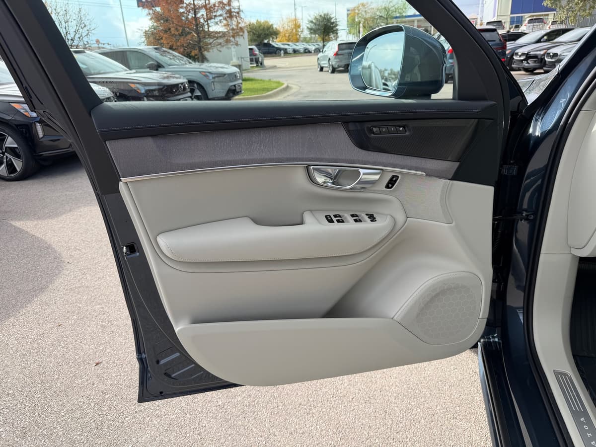 2026 Volvo XC90 - Image 17