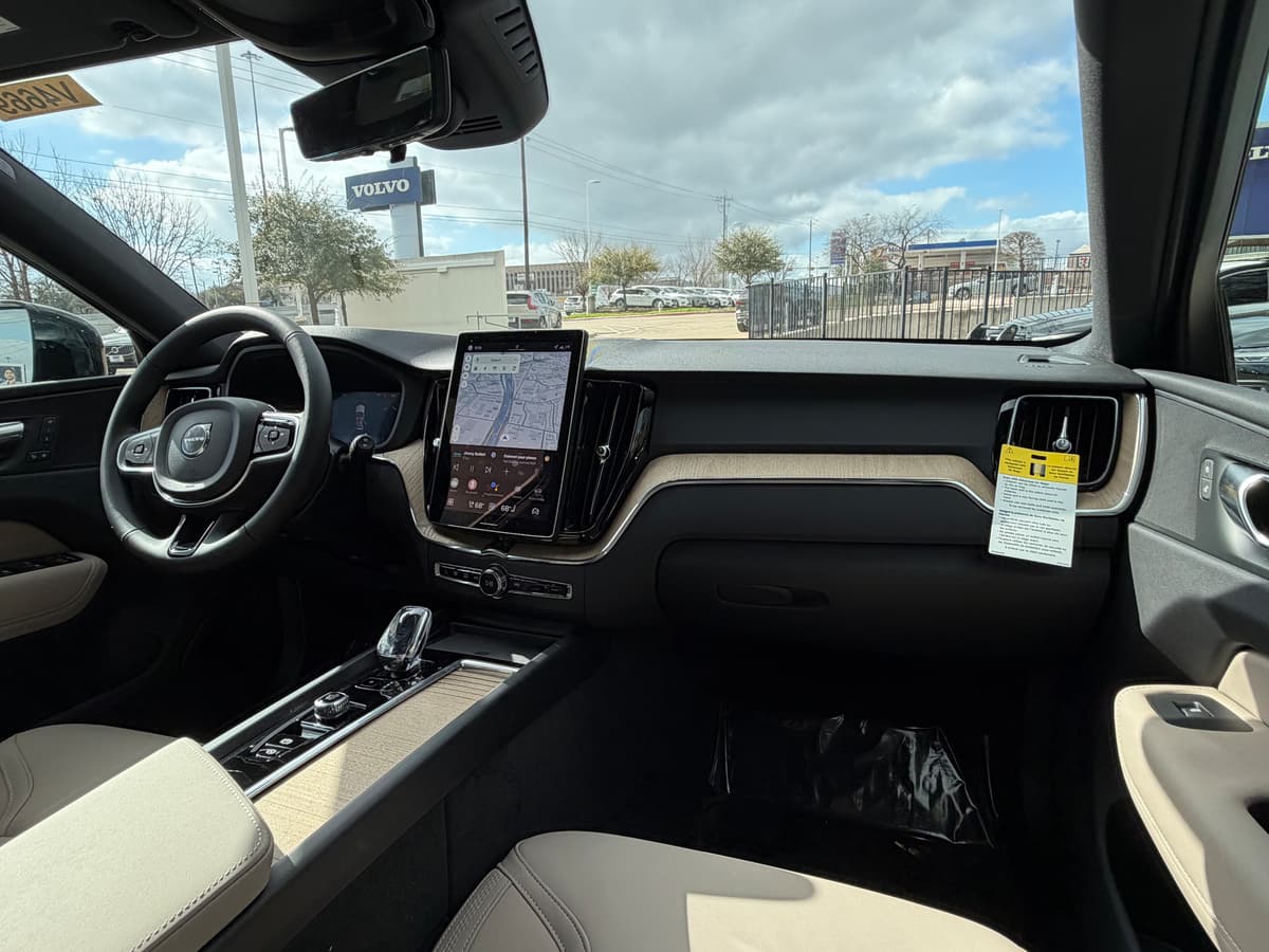 2026 Volvo XC60 plug-in hybrid - Image 10