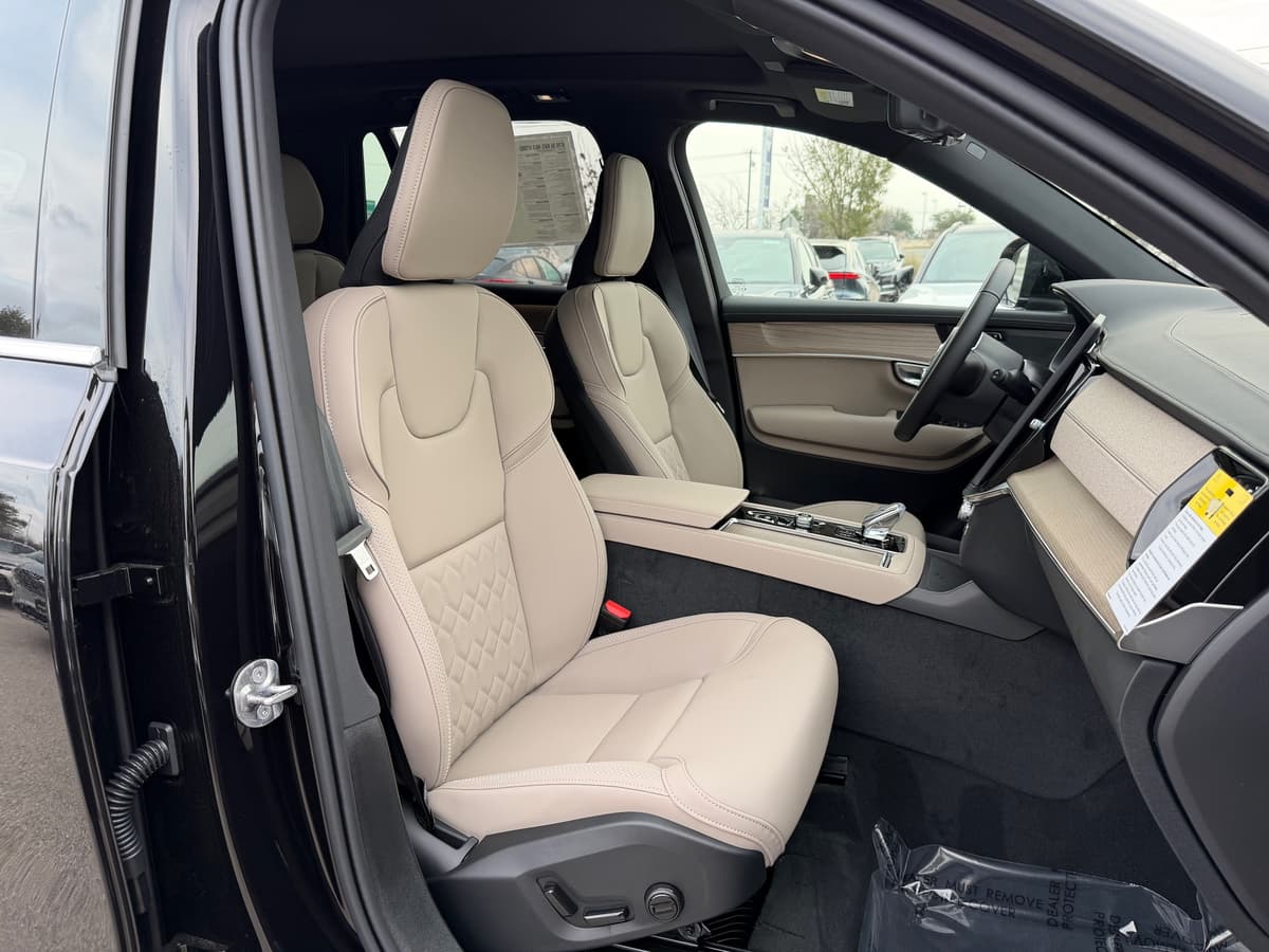 2026 Volvo XC90 - Image 8