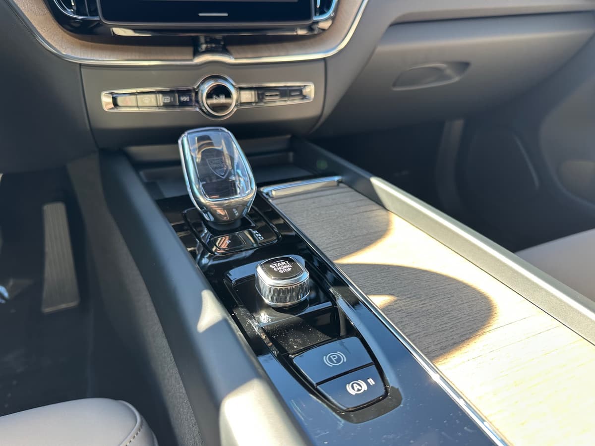 2026 Volvo XC60 - Image 13