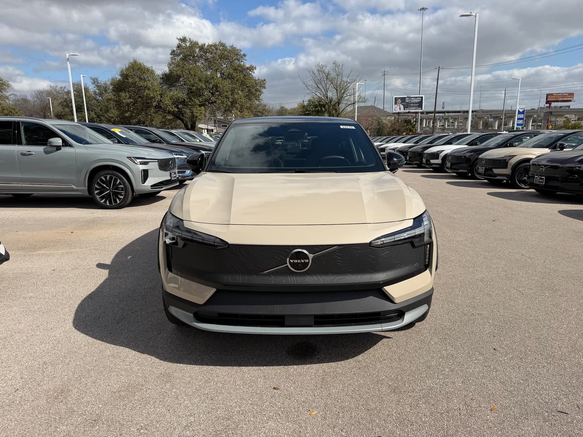 2026 Volvo EX30 Cross Country - Image 6