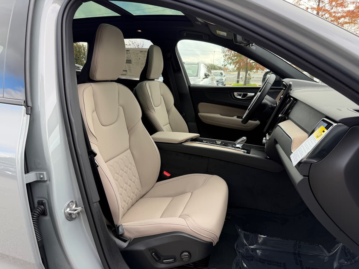 2026 Volvo XC60 - Image 8