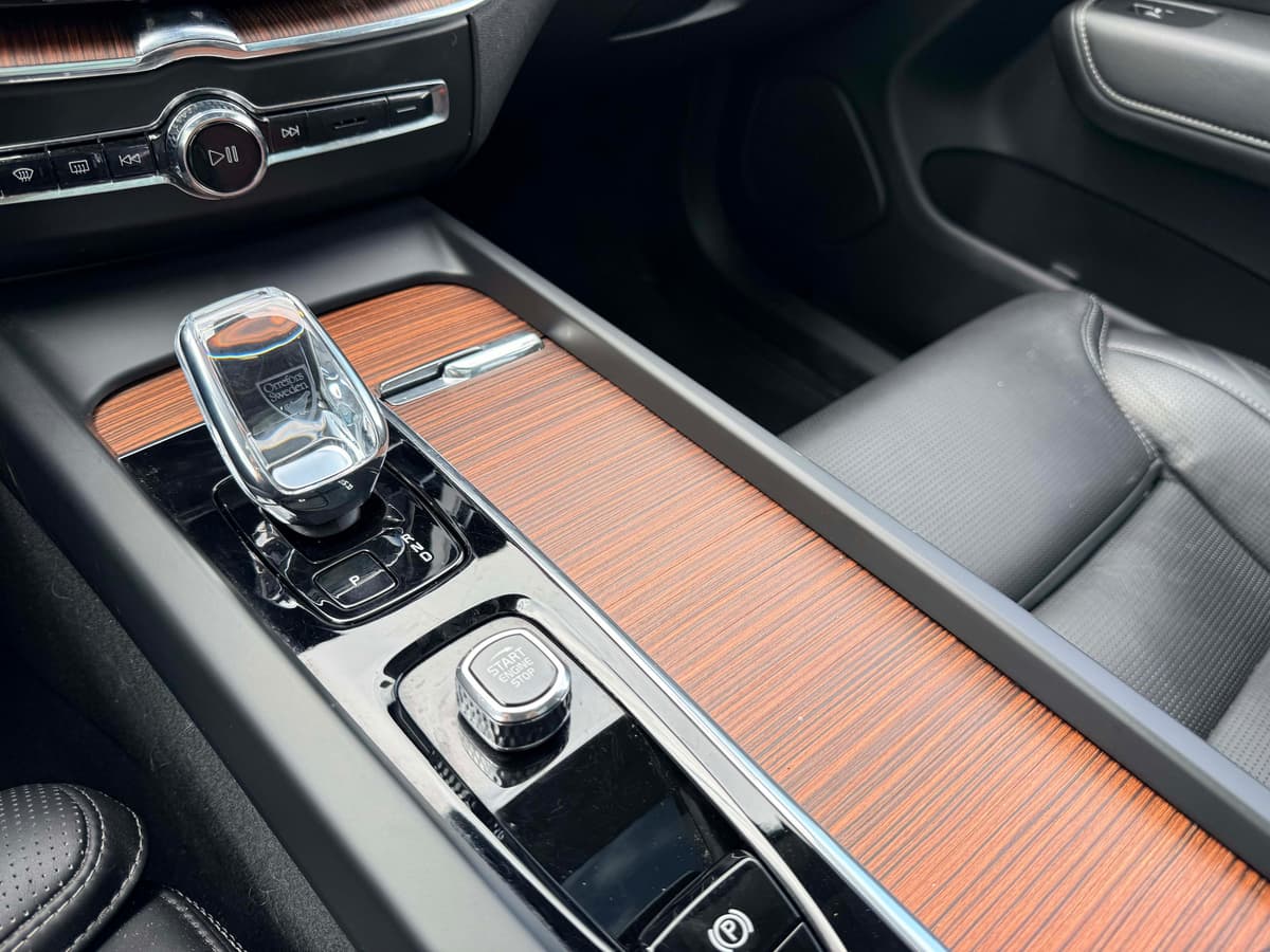 2024 Volvo XC60 plug-in hybrid - Image 21