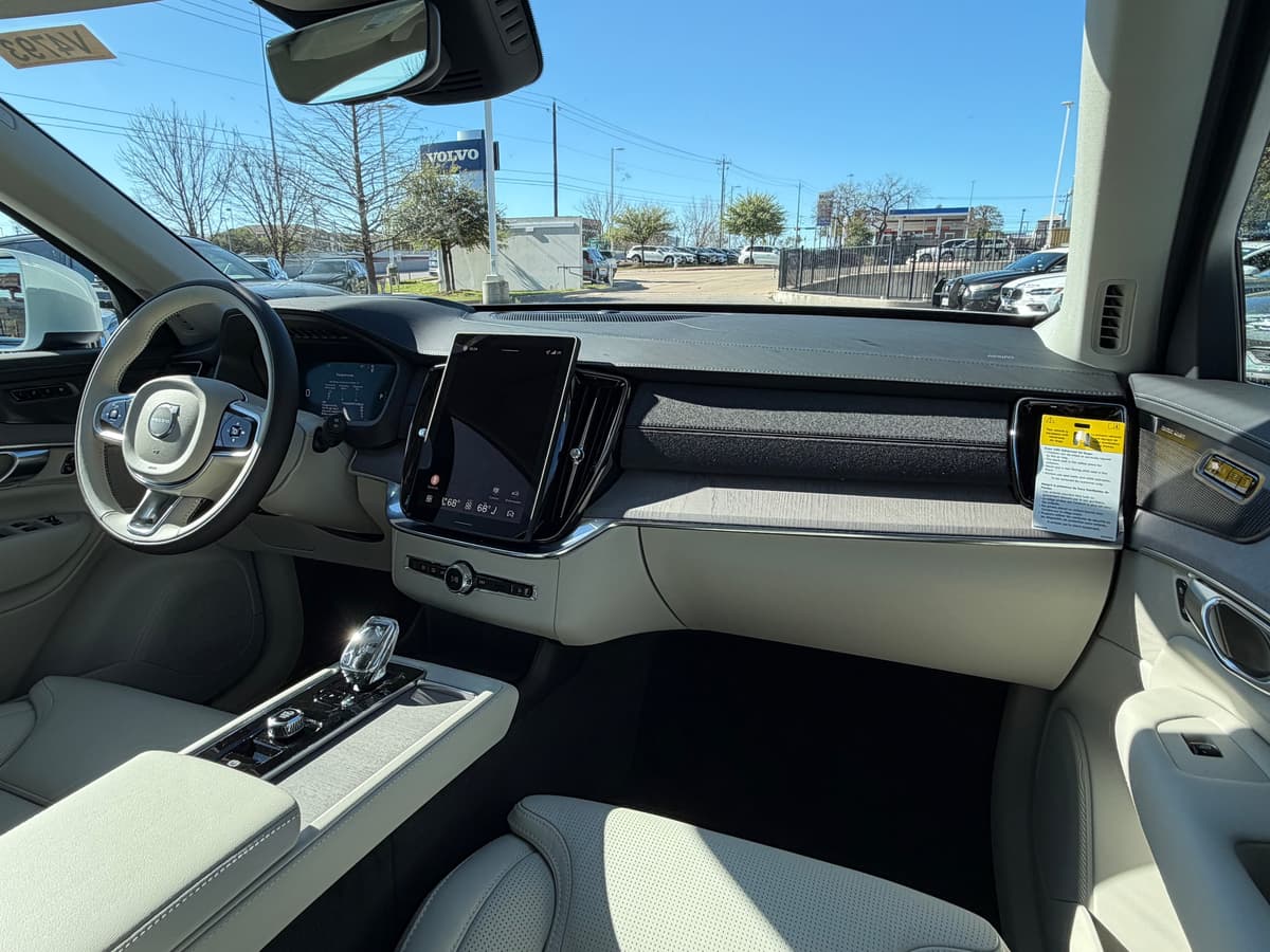 2026 Volvo XC90 - Image 11