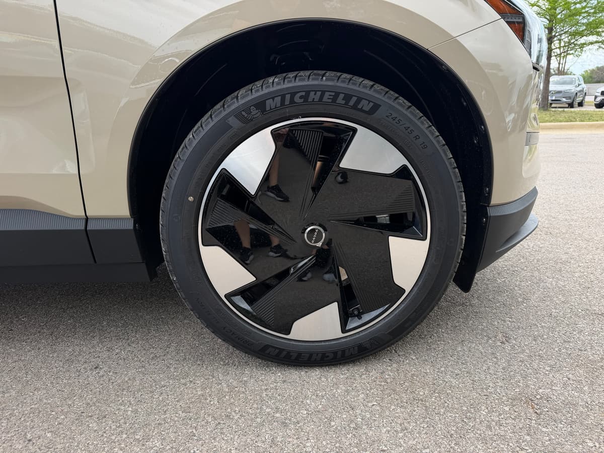 2026 Volvo EX30 - Image 7