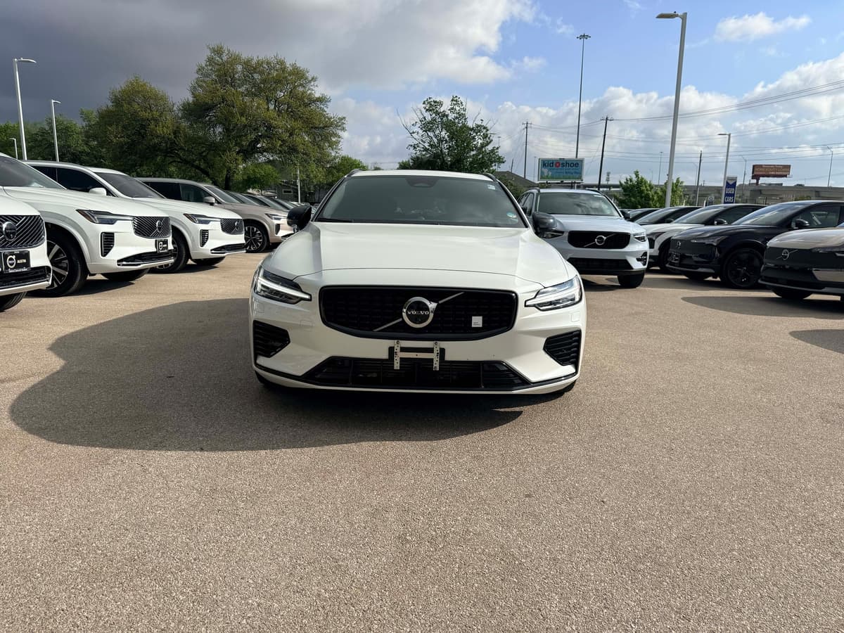 2024 Volvo V60 plug-in hybrid - Image 7