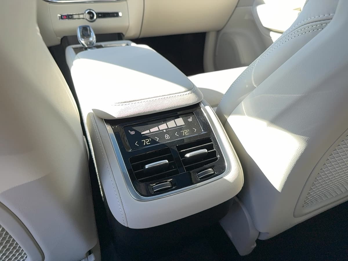 2026 Volvo XC90 - Image 17