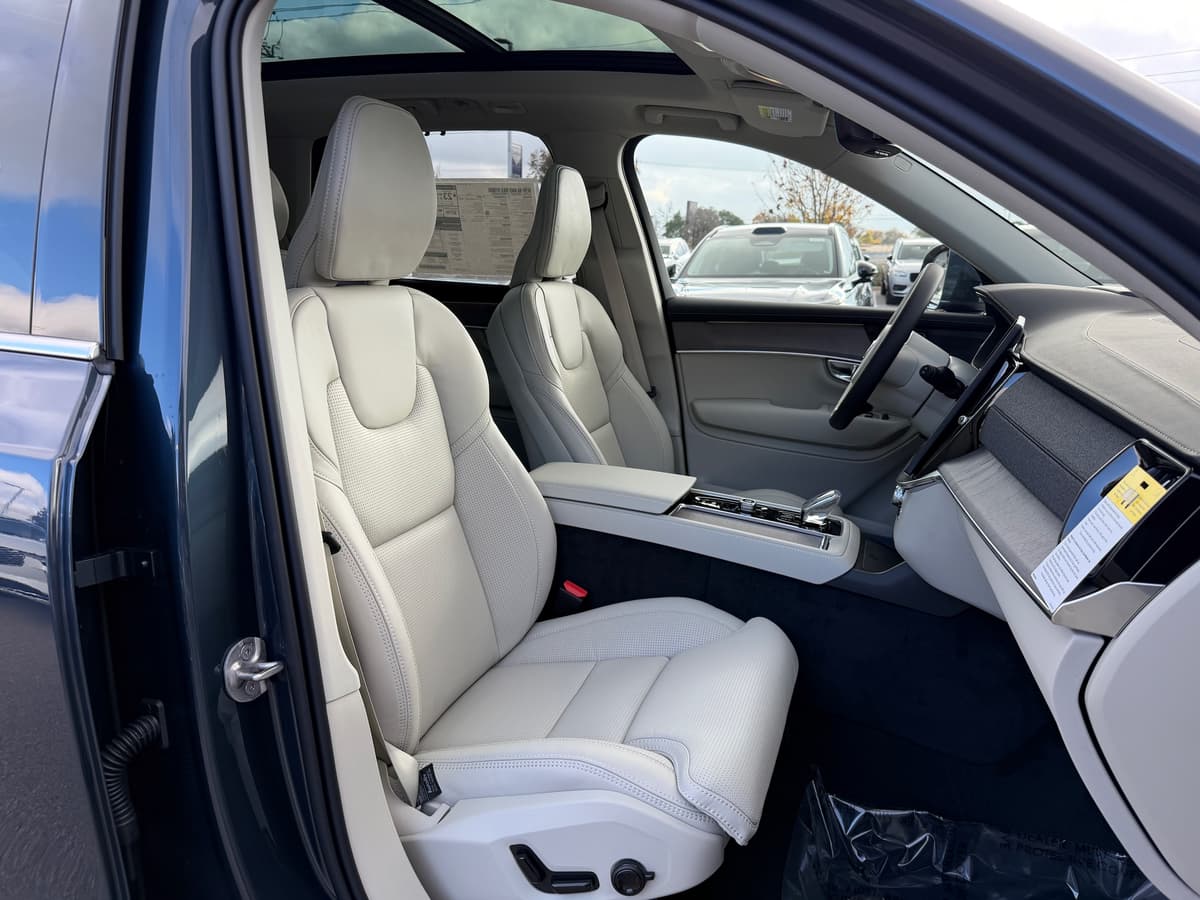 2026 Volvo XC90 - Image 8