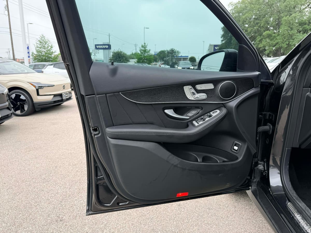 2022 Mercedes-Benz GLC 300 - Image 10