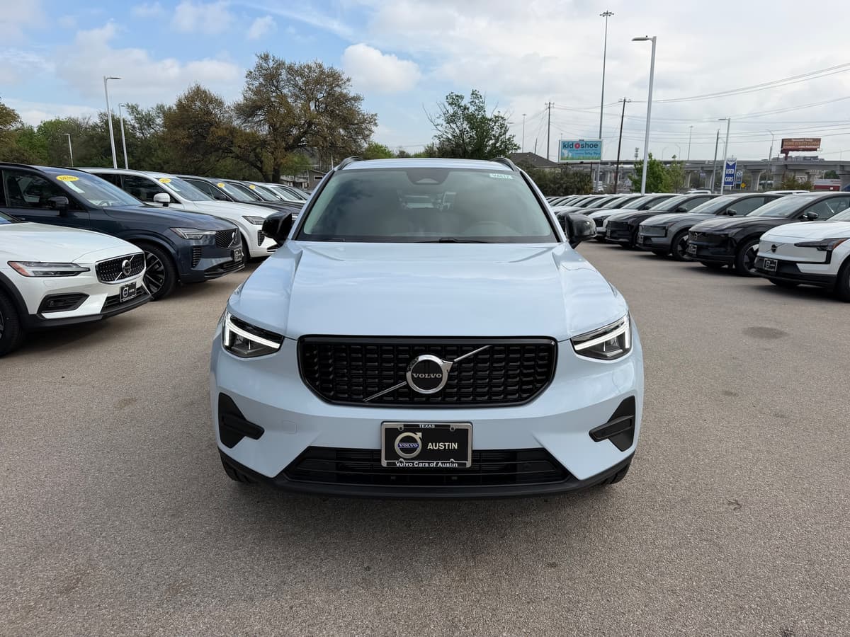 2026 Volvo XC40 - Image 6