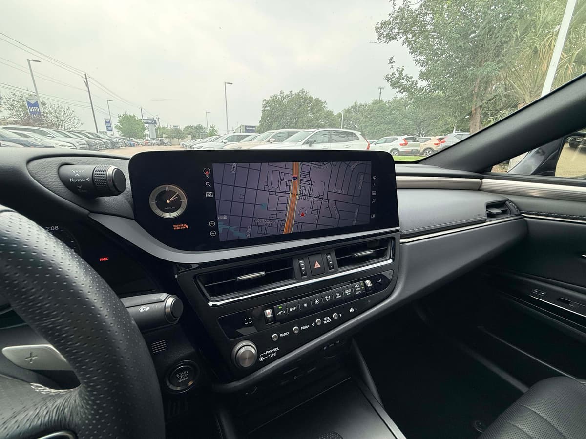 2022 LEXUS ES 350 - Image 21