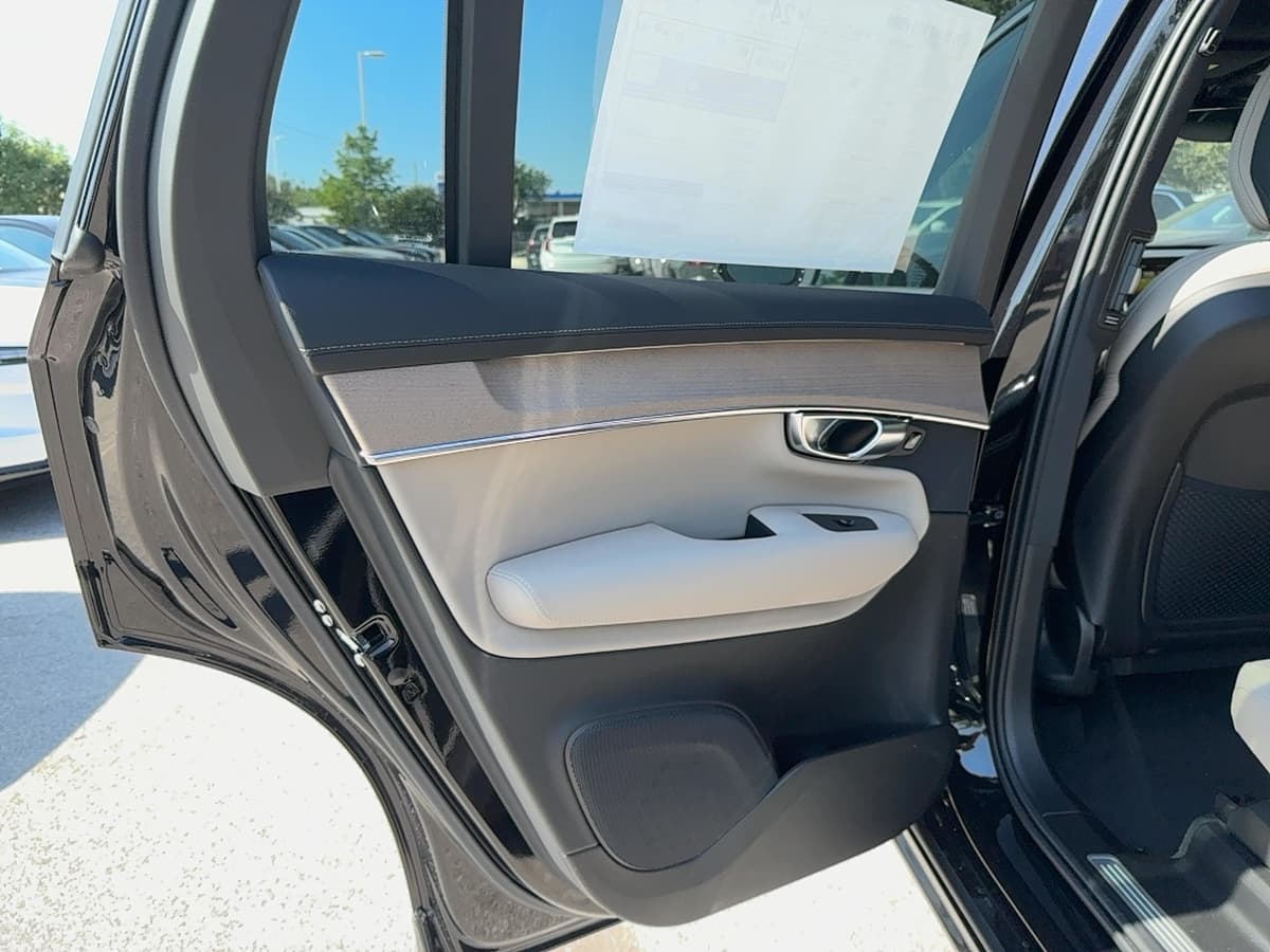 2026 Volvo XC90 - Image 15