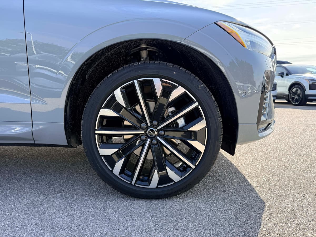 2026 Volvo XC60 - Image 9