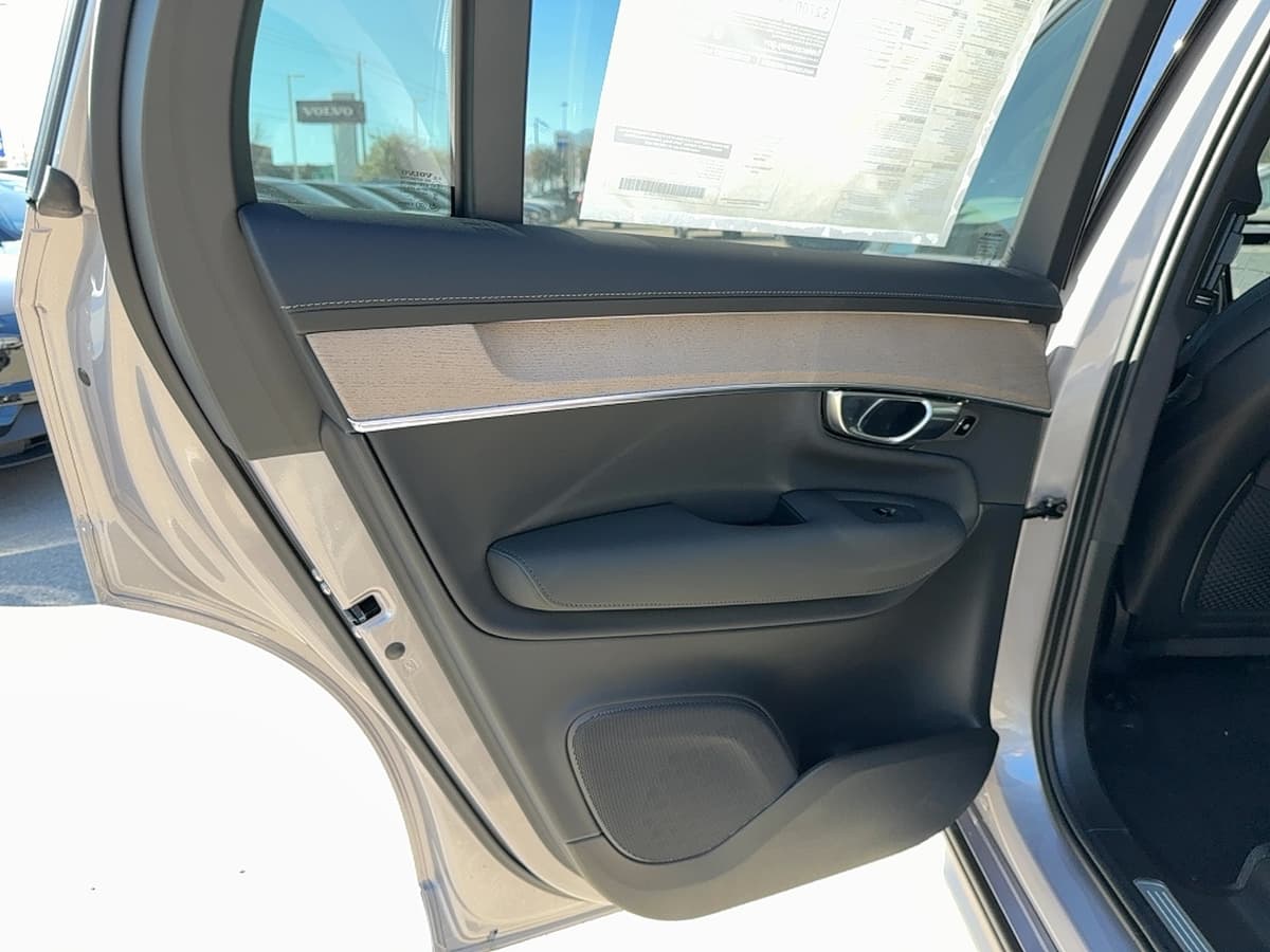 2026 Volvo XC90 - Image 15