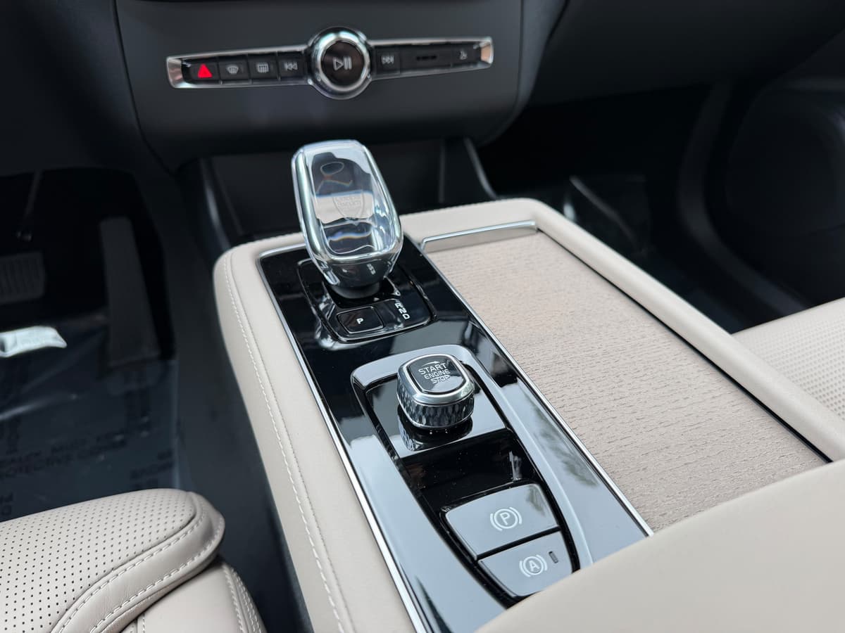 2026 Volvo XC90 plug-in hybrid - Image 14
