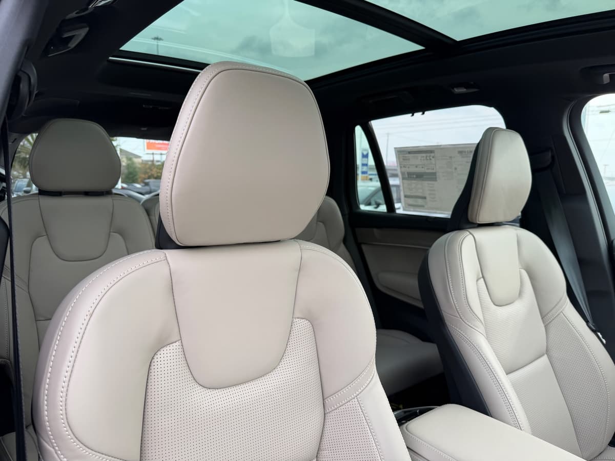 2026 Volvo XC90 - Image 9