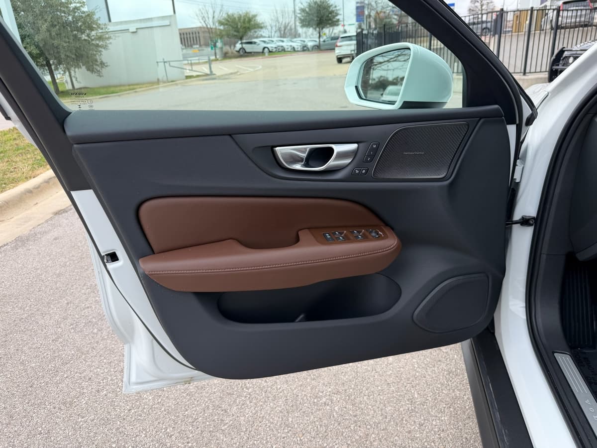 2026 Volvo V60 Cross Country - Image 17