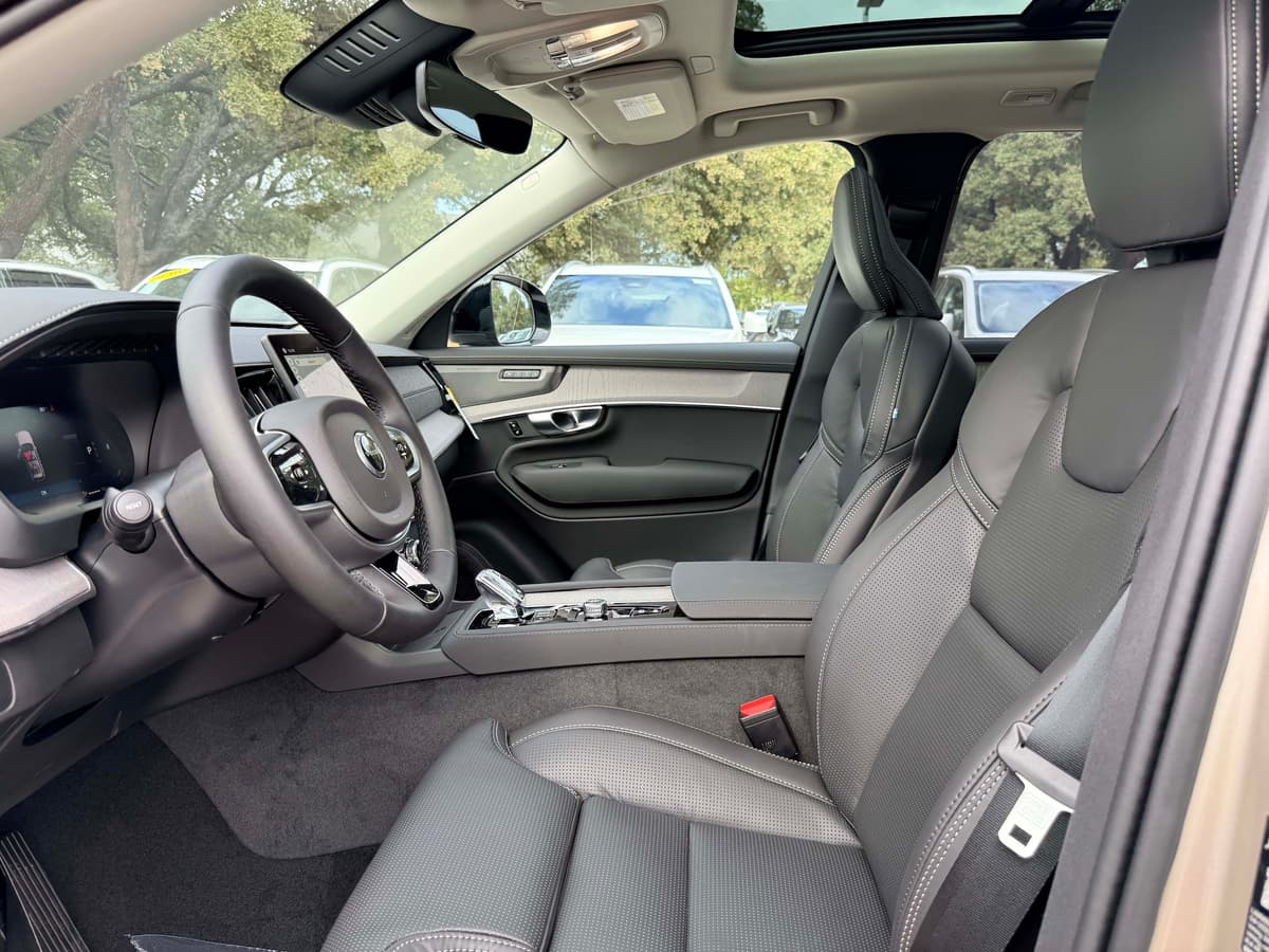 2026 Volvo XC90 - Image 13