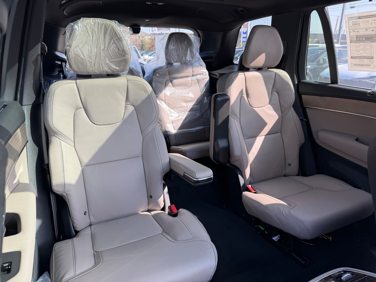 2026 Volvo XC90 - Image 10