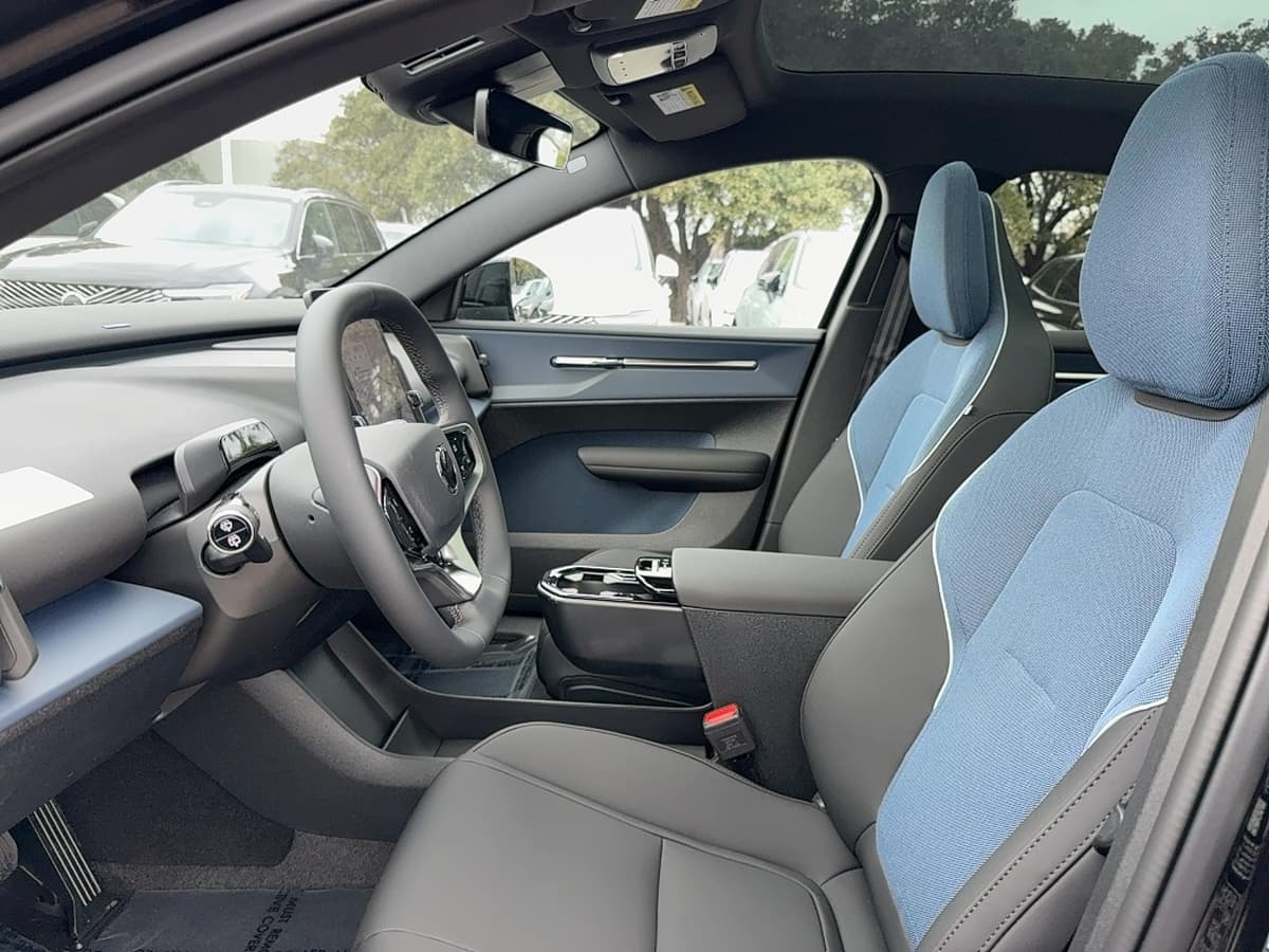 2026 Volvo EX30 Cross Country - Image 13