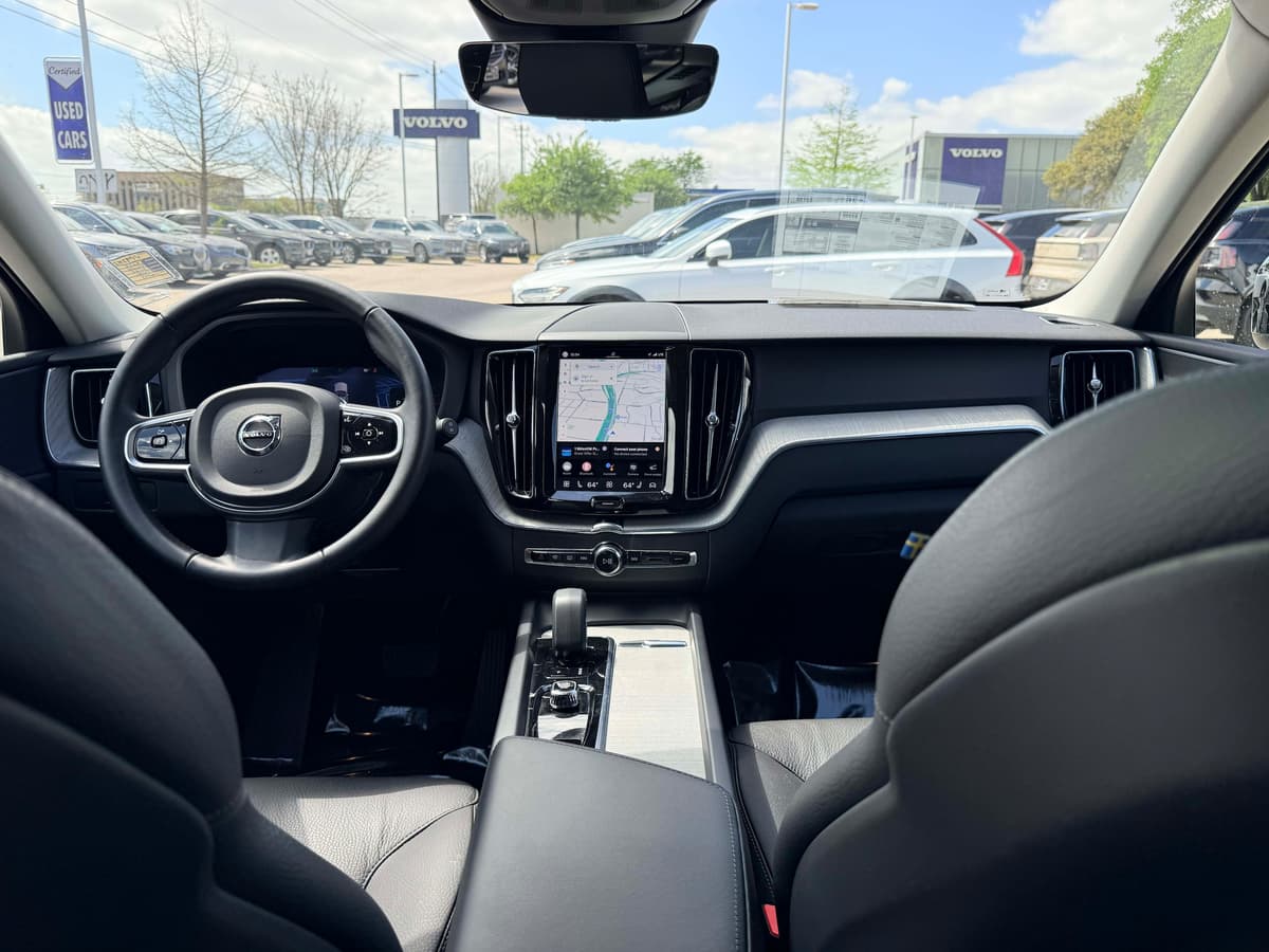 2025 Volvo XC60 - Image 17