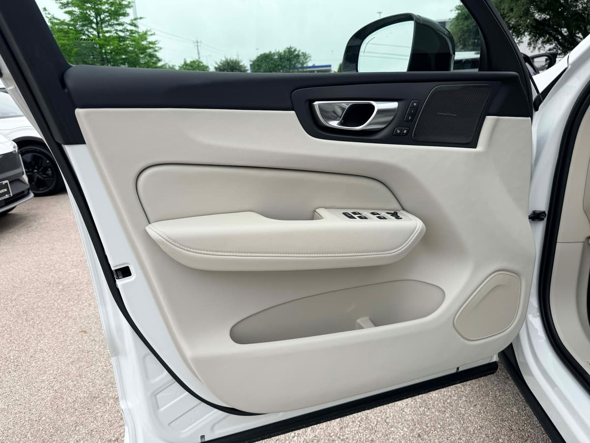 2026 Volvo XC60 - Image 10