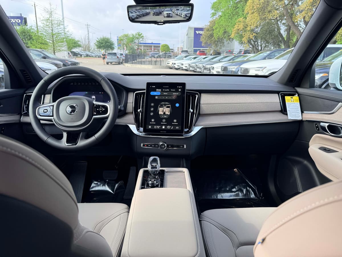 2026 Volvo XC90 - Image 18