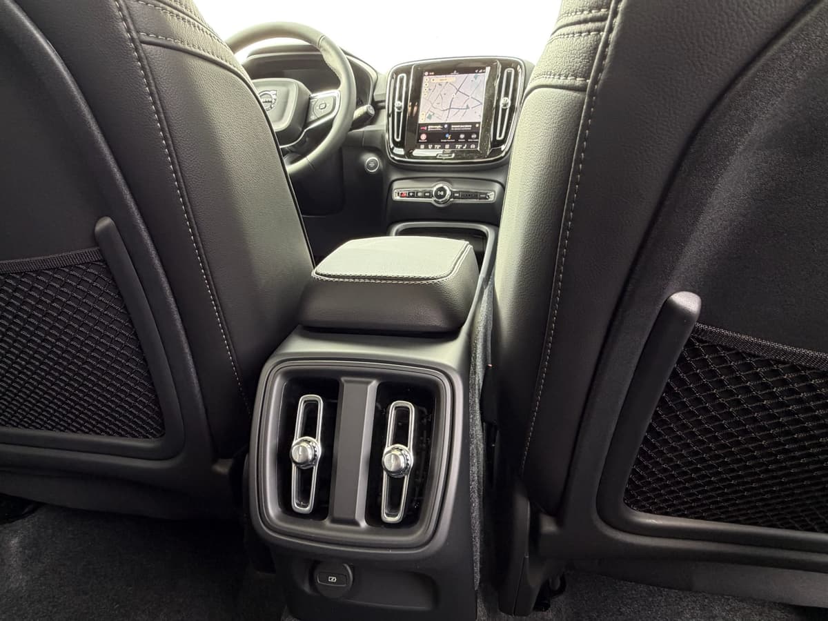 2026 Volvo XC40 - Image 11