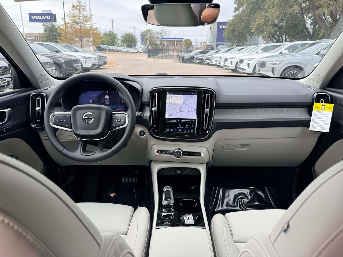 2026 Volvo XC40 - Image 17