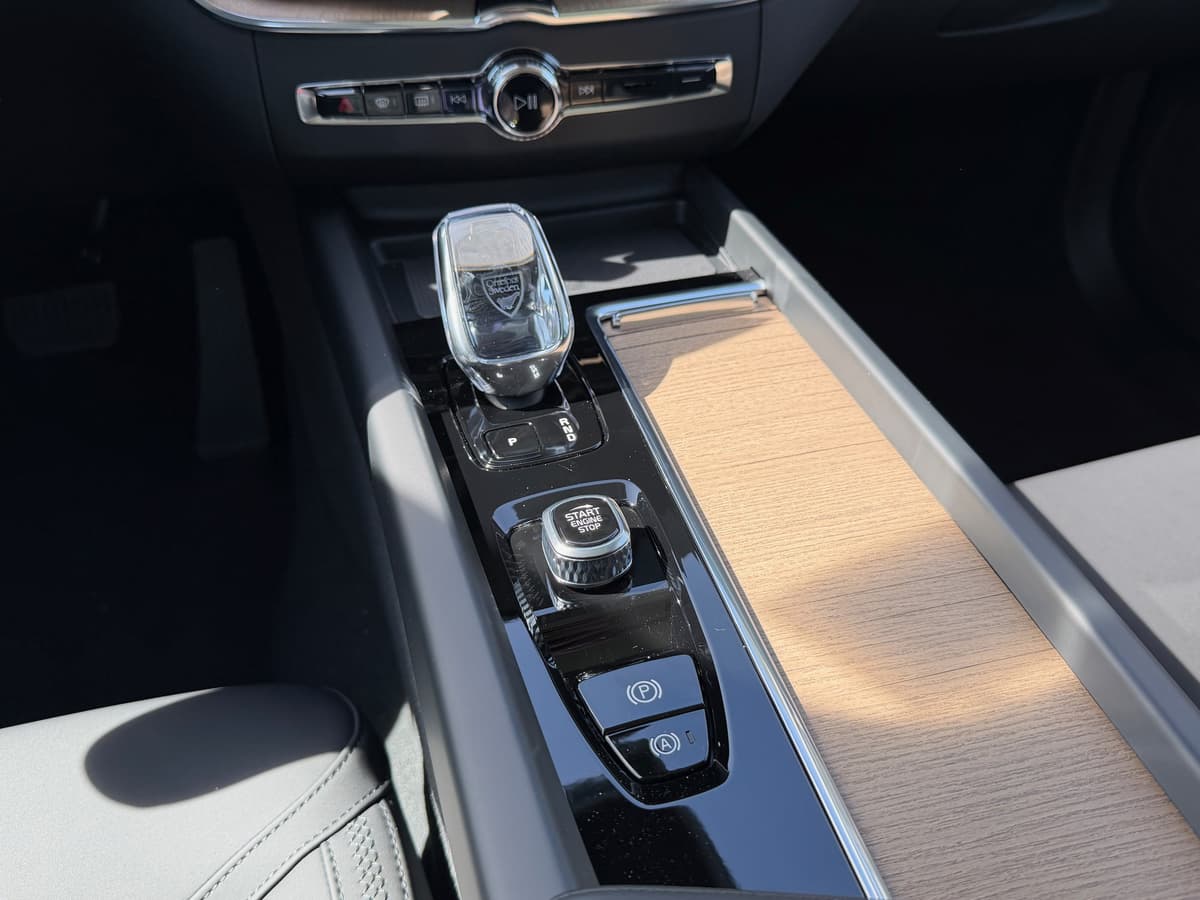 2026 Volvo XC60 - Image 12