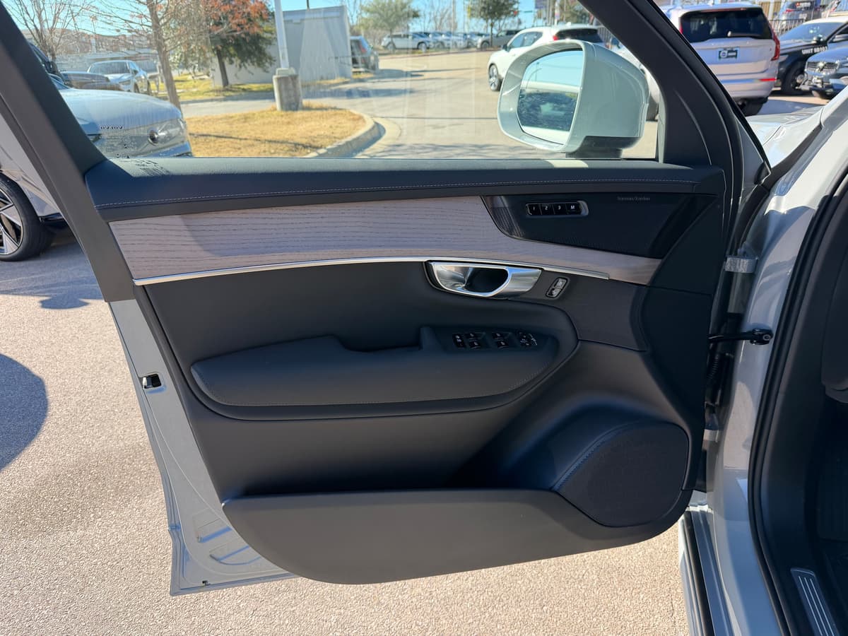 2026 Volvo XC90 - Image 18