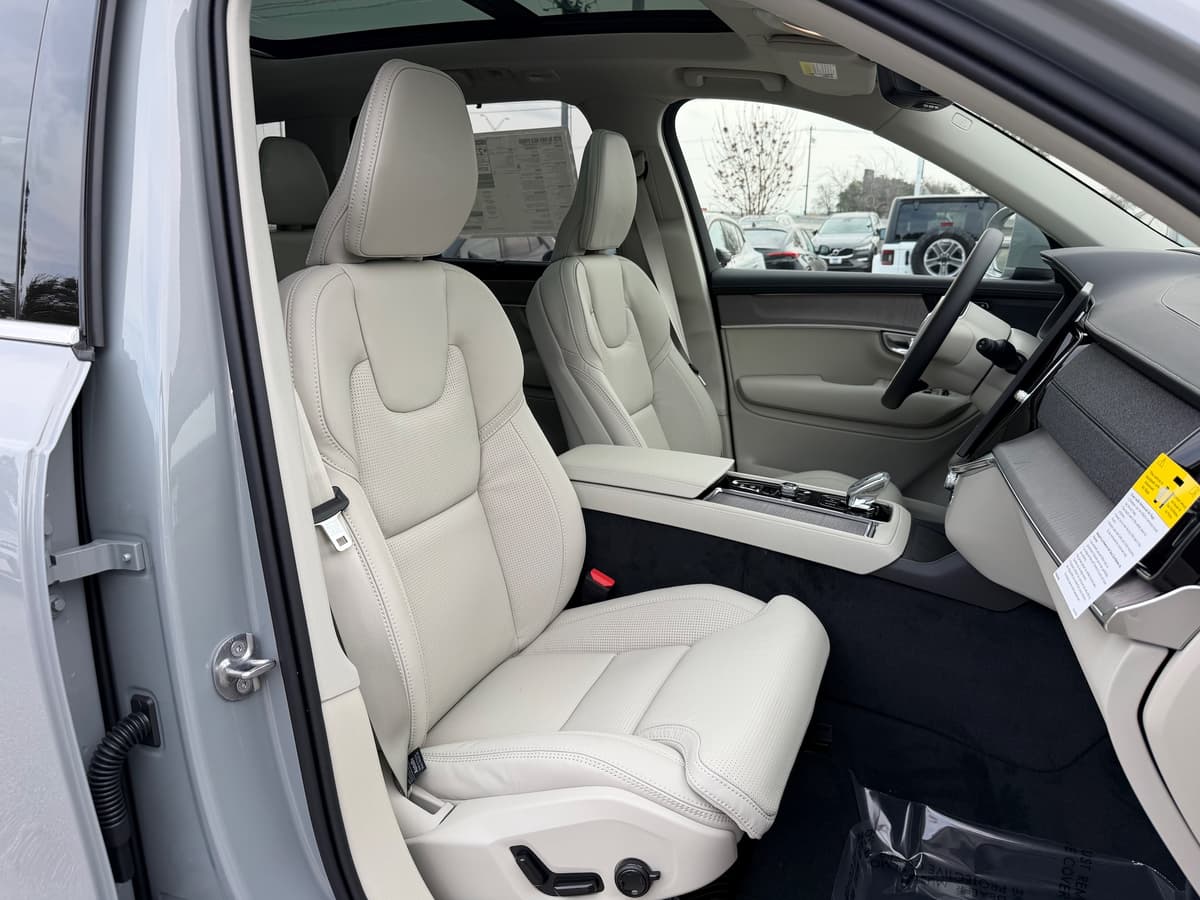 2026 Volvo XC90 - Image 8