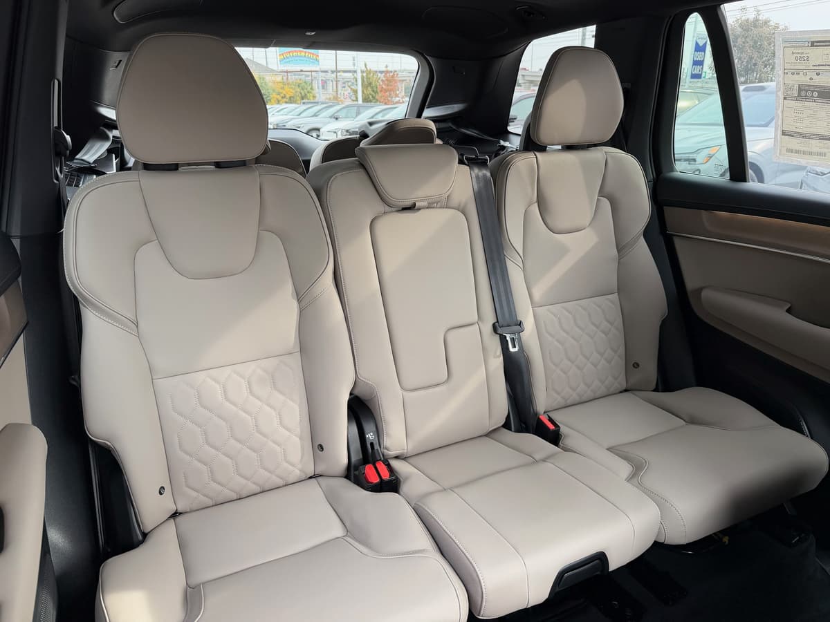 2026 Volvo XC90 plug-in hybrid - Image 10