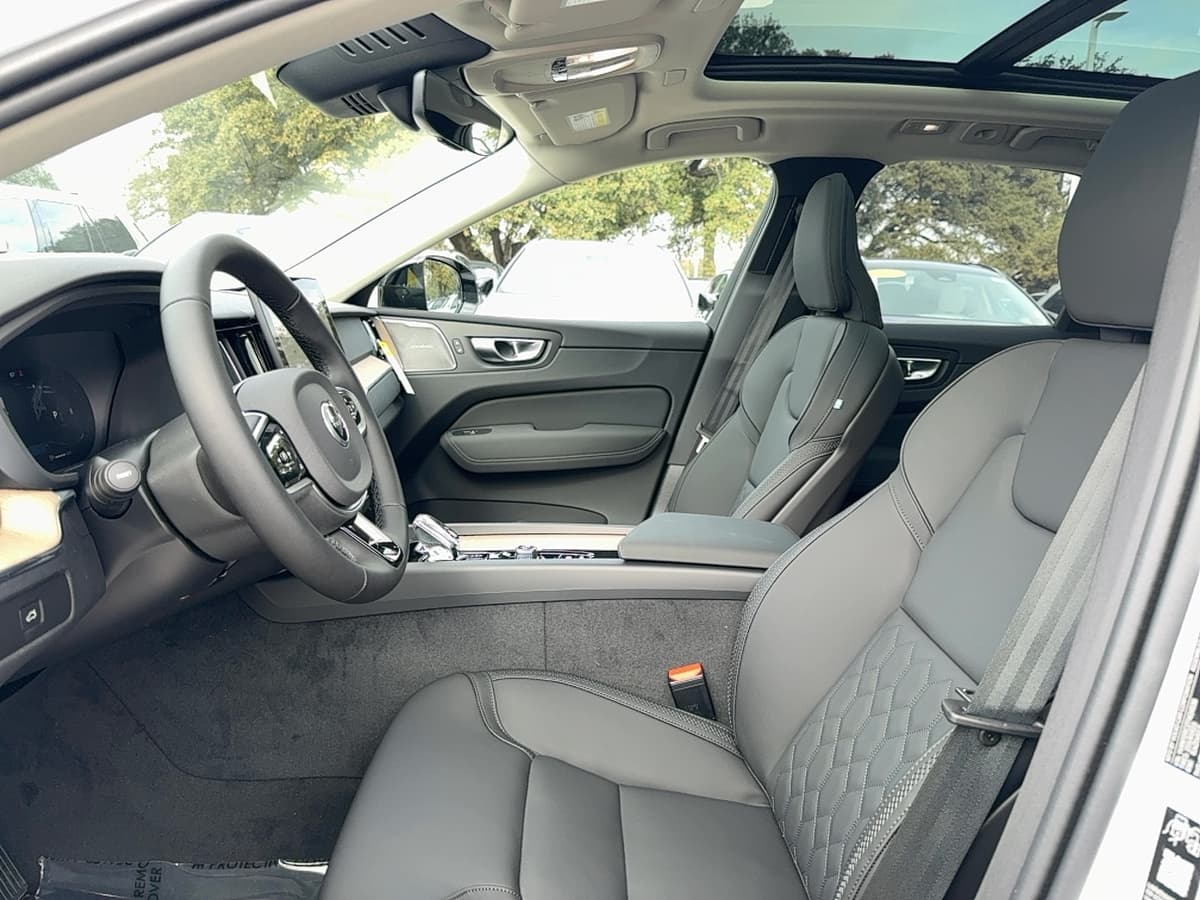 2026 Volvo XC60 - Image 12