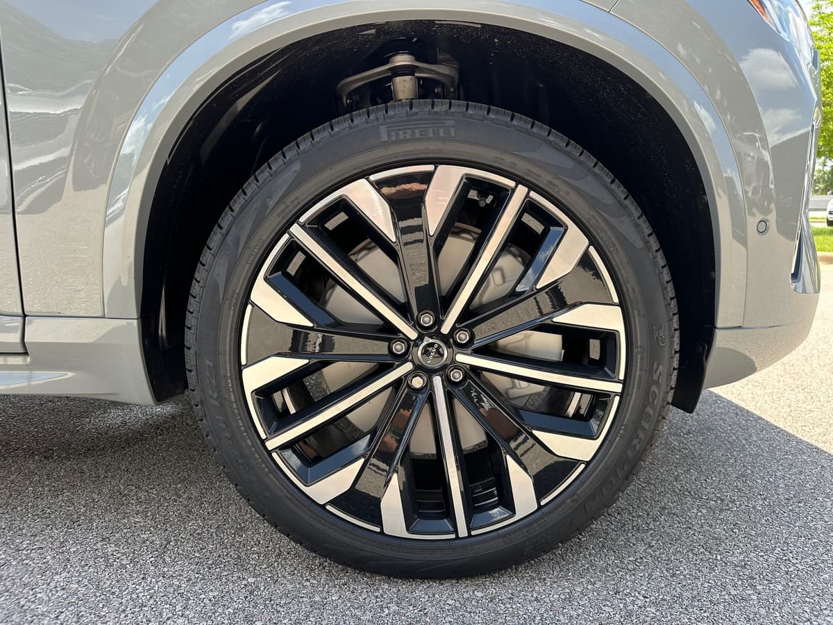 2026 Volvo XC90 plug-in hybrid - Image 7