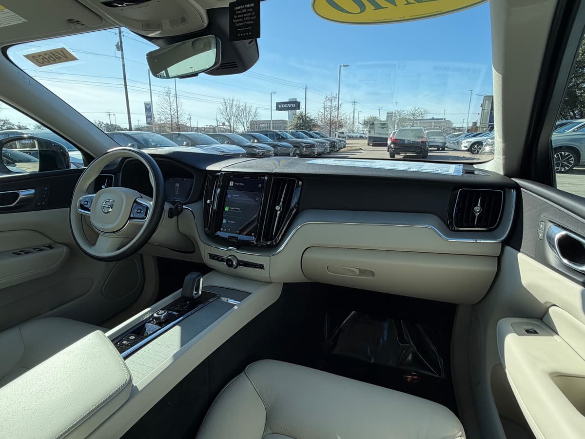 2024 Volvo XC60 plug-in hybrid - Image 10