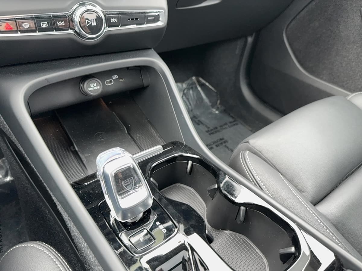 2024 Volvo XC40 - Image 22
