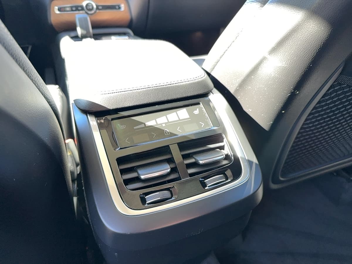 2025 Volvo XC90 - Image 15