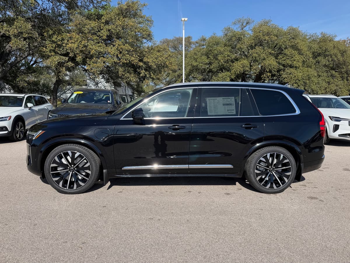 2026 Volvo XC90 plug-in hybrid - Image 3