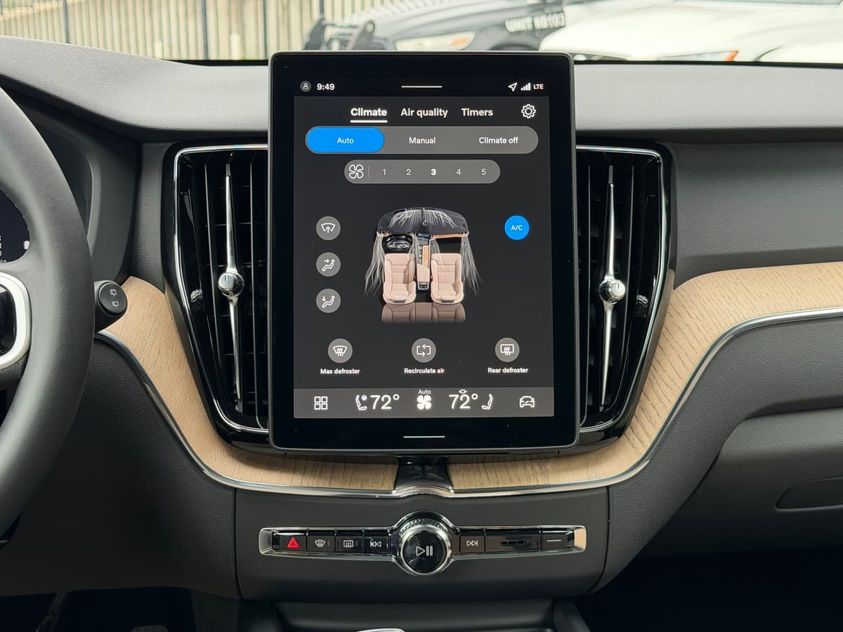 2026 Volvo XC60 - Image 12