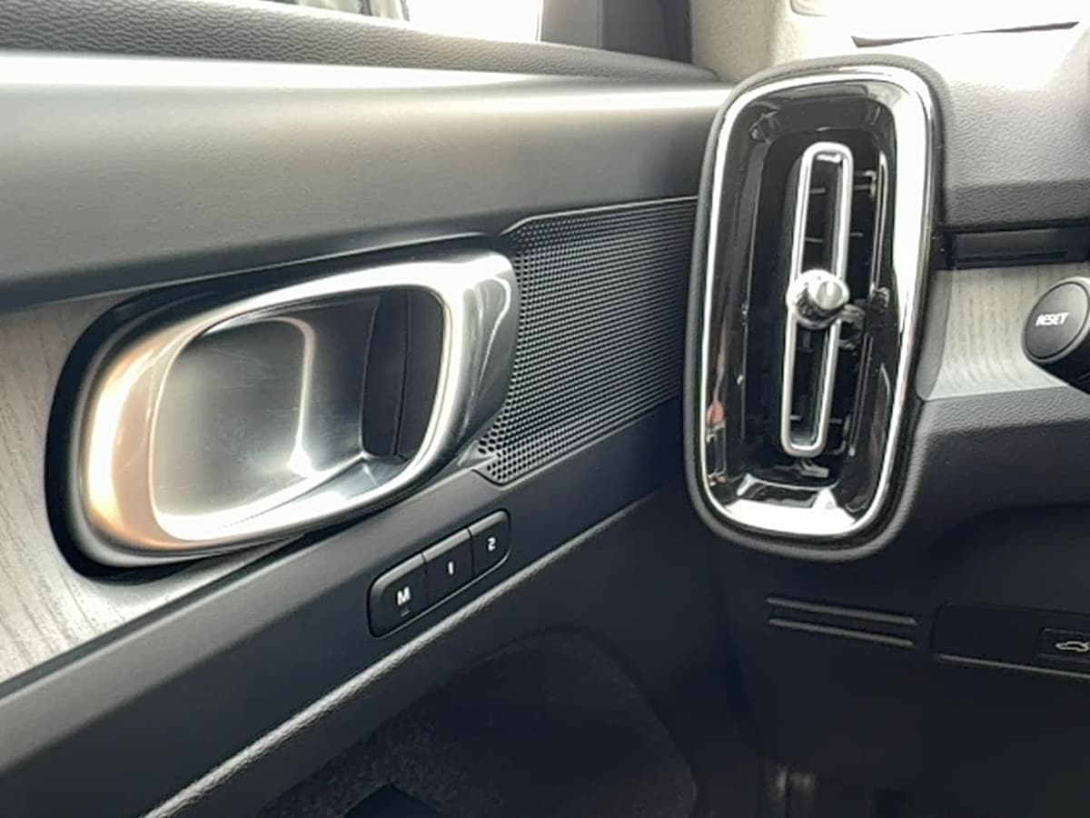 2026 Volvo XC40 - Image 19