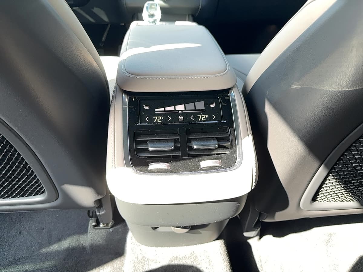 2026 Volvo XC90 - Image 16