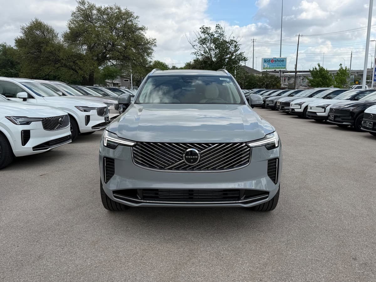 2026 Volvo XC90 plug-in hybrid - Image 6