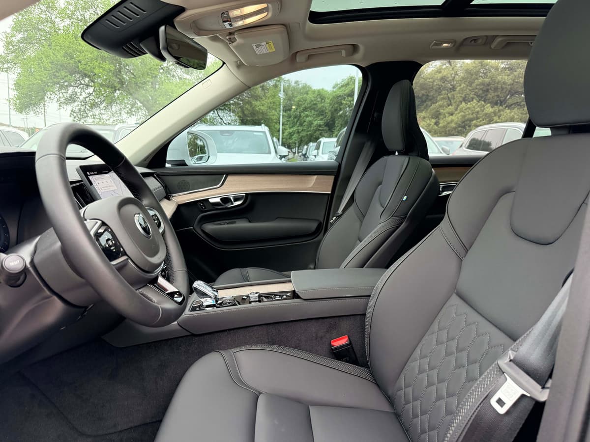 2025 Volvo XC90 - Image 12