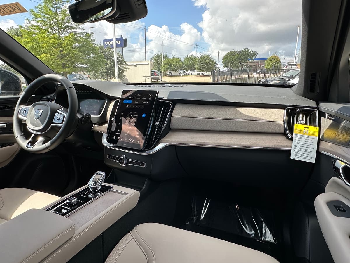 2026 Volvo XC90 - Image 11