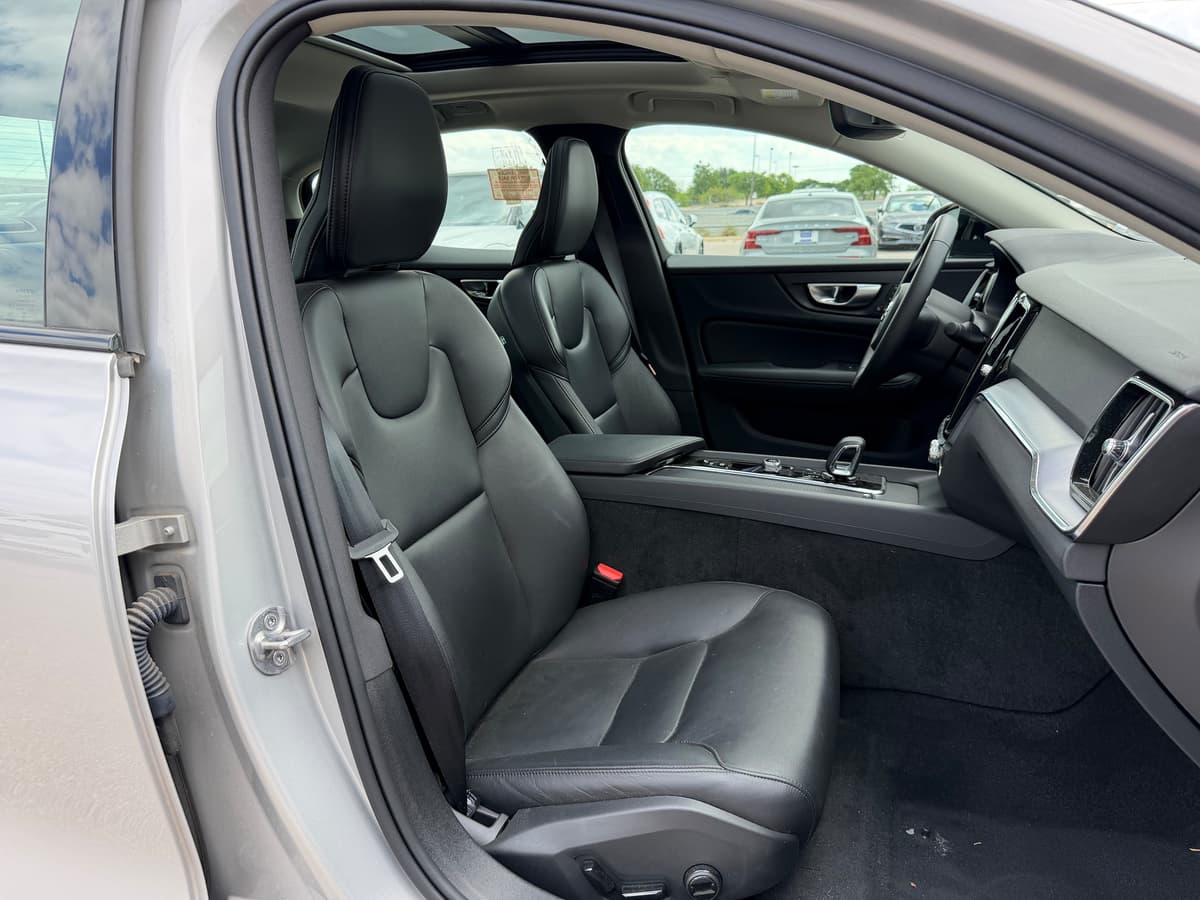 2025 Volvo S60 - Image 10