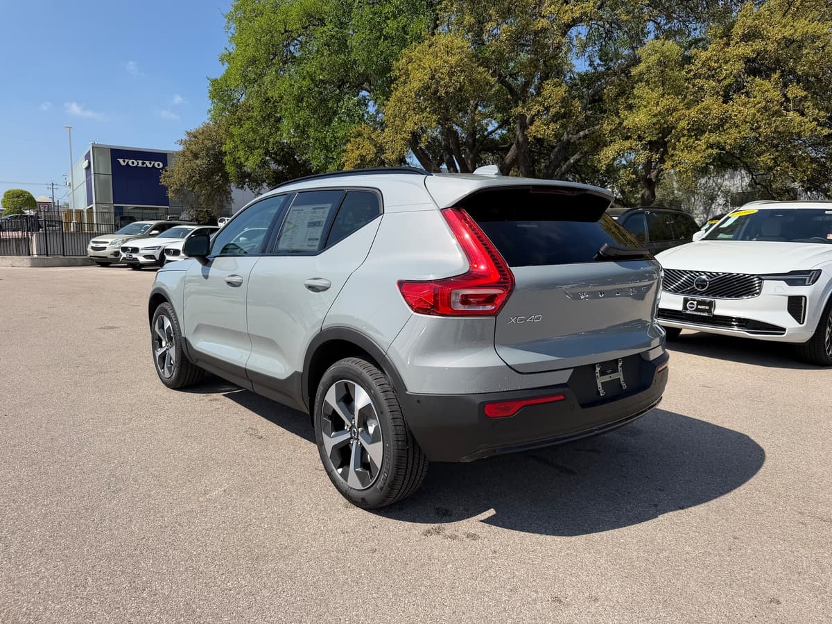 2026 Volvo XC40 - Image 4
