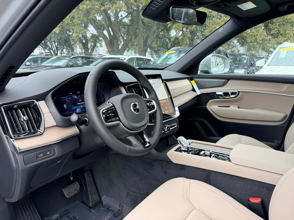 2026 Volvo XC90 plug-in hybrid - Image 11