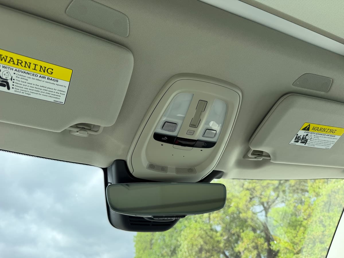 2026 Volvo XC90 plug-in hybrid - Image 17