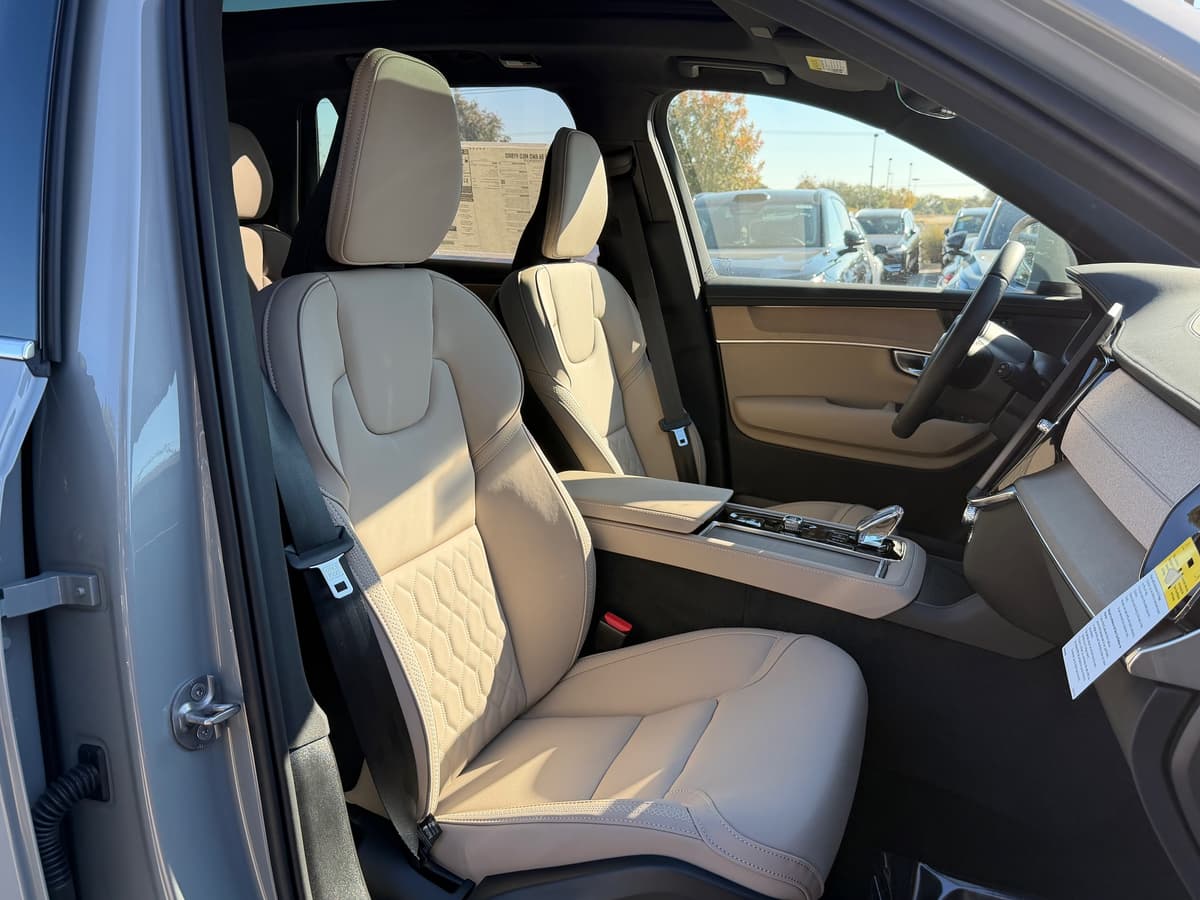 2026 Volvo XC90 - Image 8